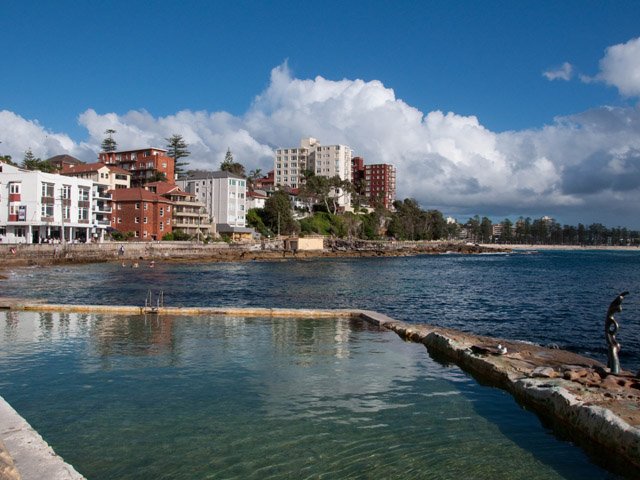 La piscine d'eau de mer alimentée par les vagues