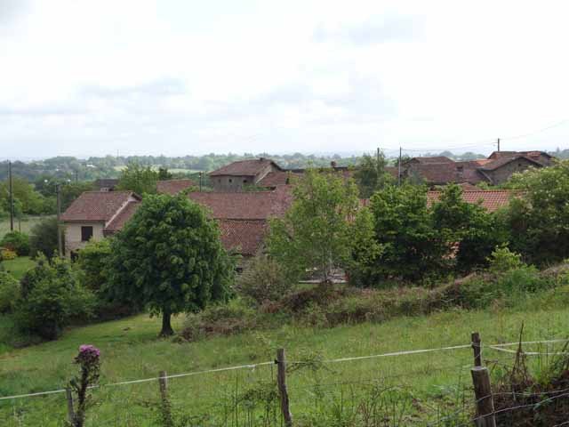 Le petit village de Roussis depuis la route du Paradis