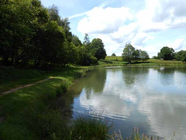 L'étang de Puy Bureau. Le longer puis tourner à gauche
