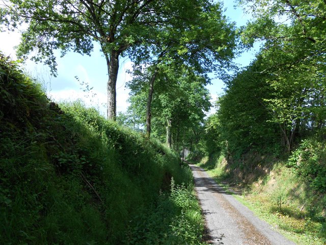 Il faut emprunter une agréable petite route