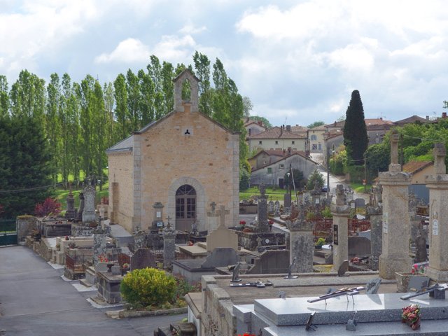 Arrivée au cimetière de Cognac la Forêt