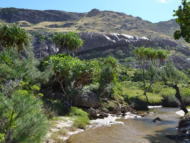 La grotte des sacrifices et son environnement enchanteur