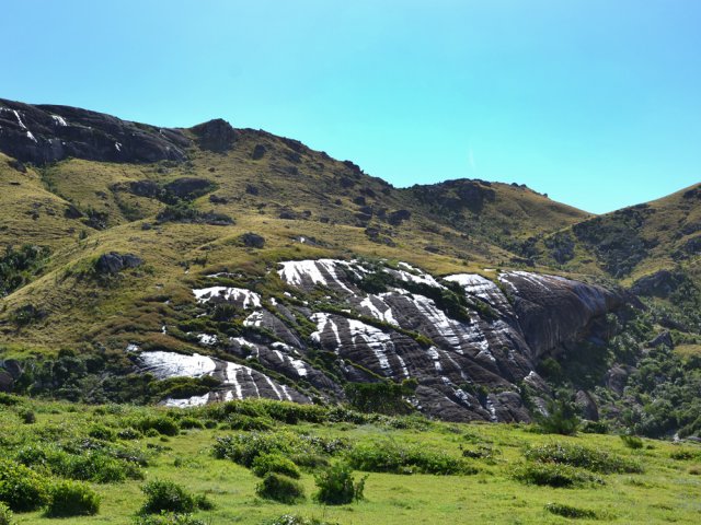 La montagne est totalement granitique