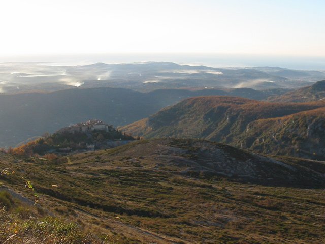 Le regard porte jusqu'à la Méditerranée