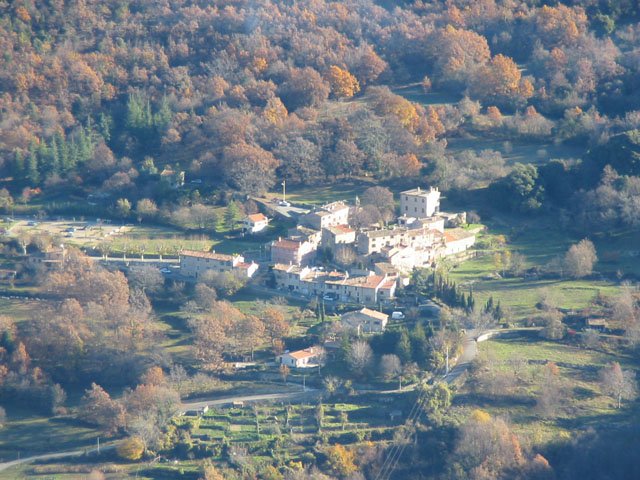 Tous les villages ne sont pas perchés sur un éperon rocheux