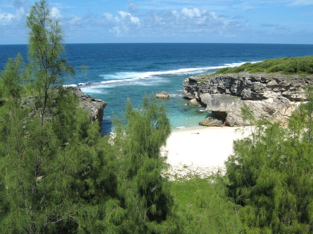 Ces plages minuscules s'atteignent en bateau ou à pied uniquement