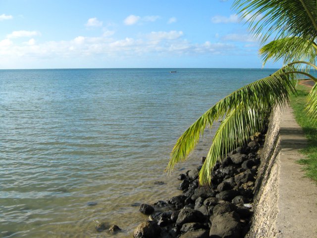 Agréable départ de randonnée le long du lagon