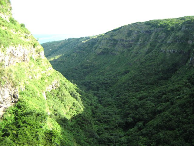 Une des rares vallées profondes de l'île (à visiter en aller-retour)