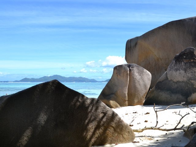 Minuscules plages entre les blocs