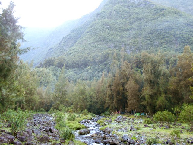 Une zone utilisée par les bivouacs qu'on visitera en deuxième partie de boucle