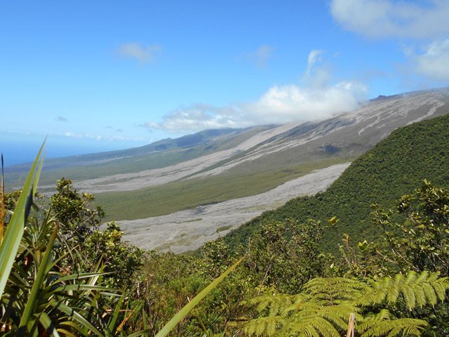 Points de vue sur les Grandes Pentes et les coulées de 2004 et 2004