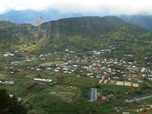 Arrivée au premier point de vue sur Dos d'Ane, Grand Coin et le Piton Cabris