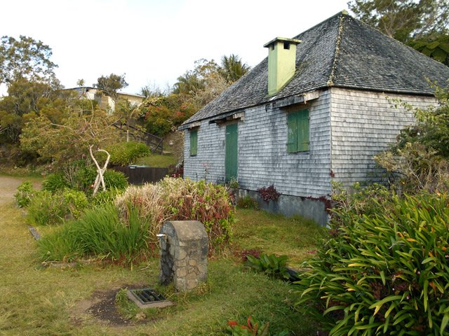 Prendre son temps pour se balader entre les cases du gîte de Bélouve