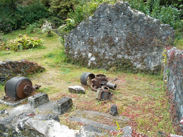 Local des pompes et moteurs dont il ne reste rien