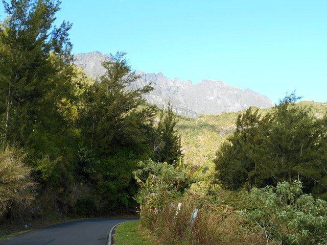 La route de l'Îlet à Vidot avant le Bras Sec