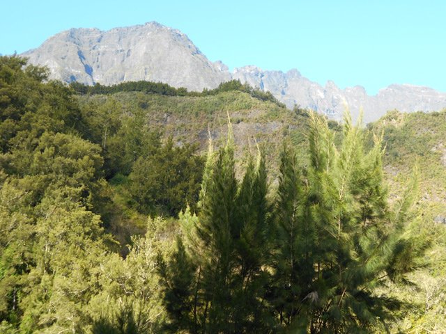 Superbes points de vue sur le Gros Morne durant la descente