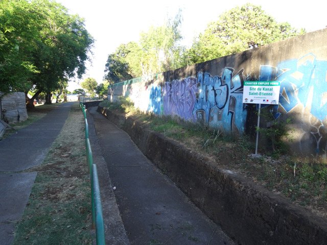 Boucle 1 : Le tout début du Chemin Canal de Basse Terre à partir de la Rue Youri Gagarine