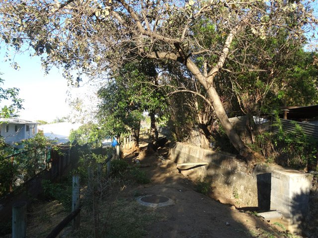 Boucle 1 : Un passage plus étroit entre jardins et cases plus modestes