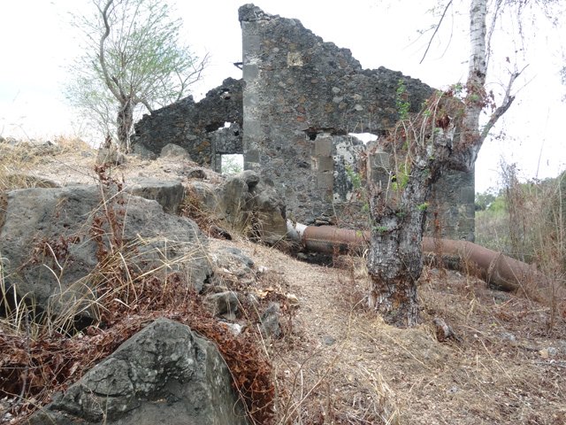Début de la descente après le passage des ruines de la station