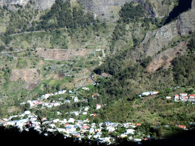 On domine Palmiste Rouge de 500 m