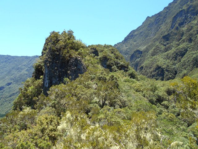 Le rocher du sommet du Piton Béthoune