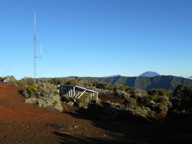 Vue sur le Piton des Neiges depuis le Piton de Partage
