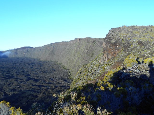L'enclos et la caldeira vers le Pas de Bellecombe