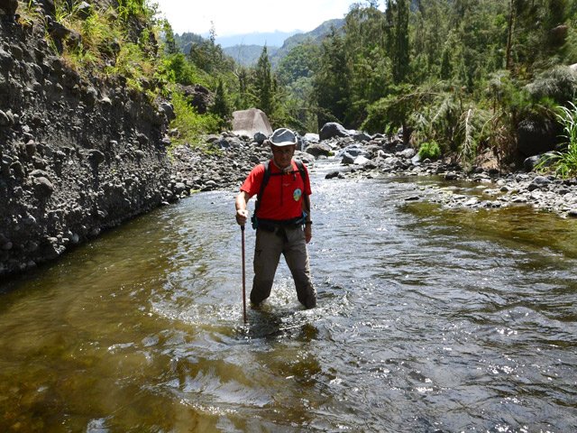 On peut franchir sans se mouiller les pieds en cherchant le bon passage