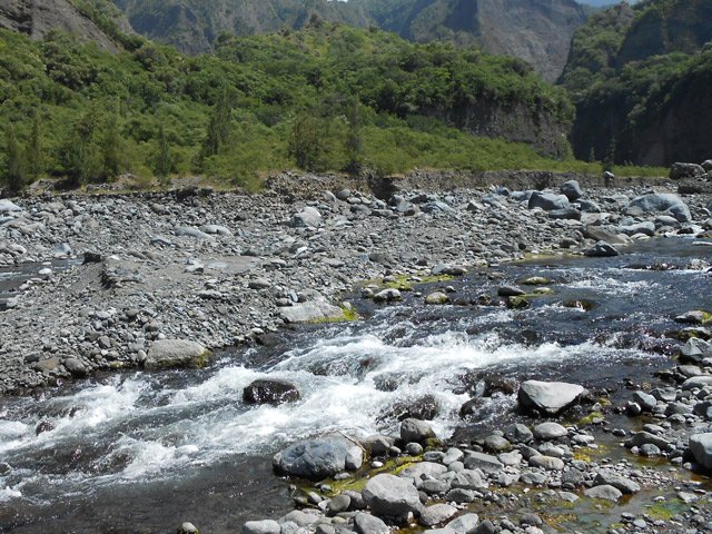 Le Bras Rouge, le Bras de St-Paul et le Bras Benjoin rassemblés dans le Grand Bras de Cilaos