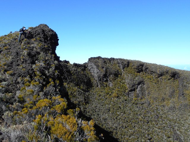 Le n°12, le plus impressionnant, dont on fait le tour par la lèvre de 300 m