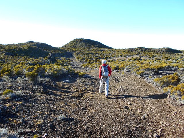 L'aller s'effectue par la piste et le retour par le sentier