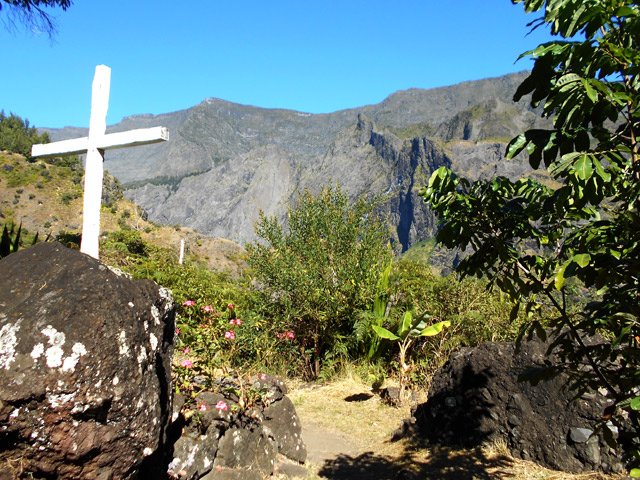 La croix fleurie de Grand Place les Hauts