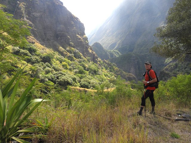 Les traces de feux indiquent l'emplacement de bivouacs réguliers