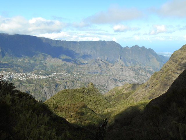 Dernier coup d’œil sur le Dimitile et Cilaos avant de plonger vers Mafate
