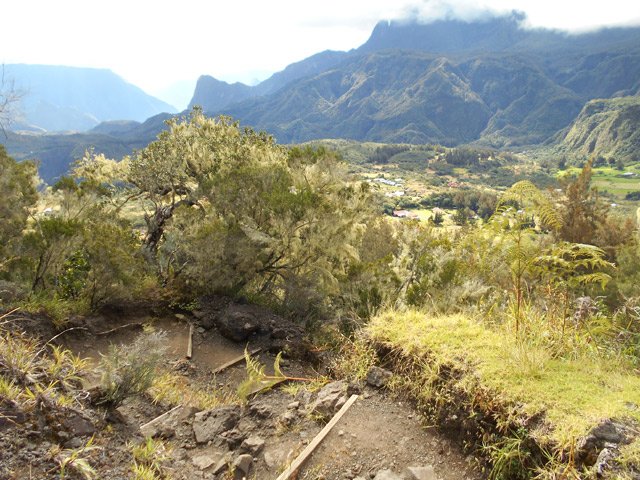 Une idée du sentier de descente lorsqu'il n'est pas étroit