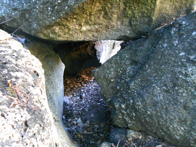 Un passage ludique entre les rochers mais qui peut s'éviter