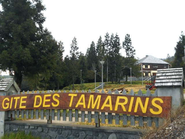 Le gîte, au portail désespérément fermé