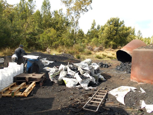 Chantier de charbonnage près du bassin de la Grande Ravine
