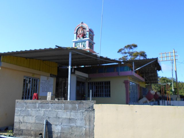 Le modeste temple proche du cimetière de Henrietta