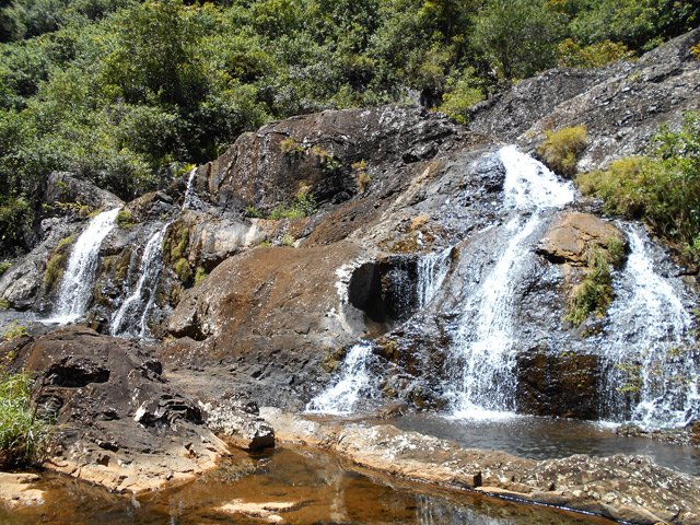 La dernière cascade s'étend sur la largeur de la rivière