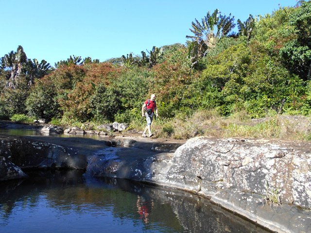 La marche est facile le long des bassins d'eau claire