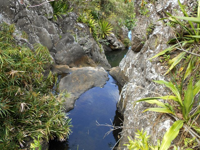 Le passage en rive droite est obligatoire, surtout s'il y a de l'eau