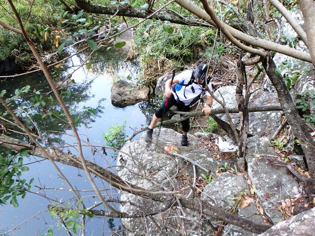 D'autres se contournent obligatoirement par les berges rocheuses