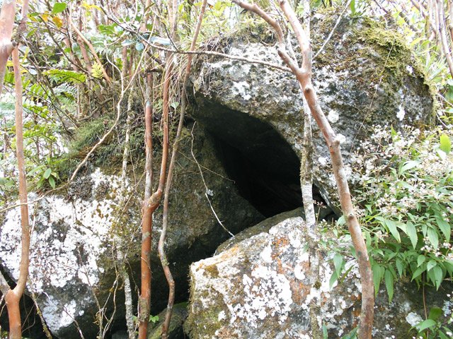 Cet empilement de roches annonce la fin proche du mal de jambes