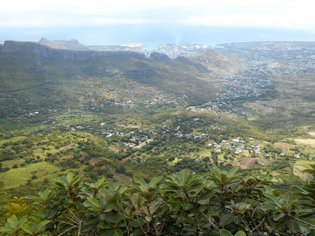 Panorama sur Port Louis et le village de Long Mountain