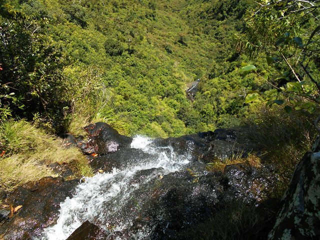 Arrivée au sommet de la haute chute d'eau de la Mare à Joncs