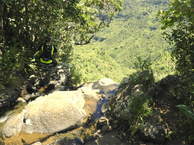 Prudence en s'approchant du vide