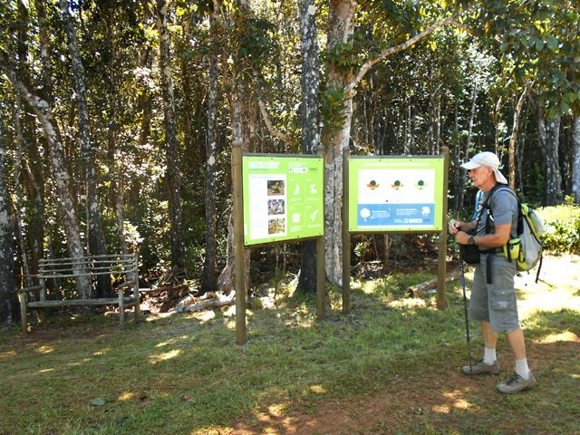 Arrivée au croisement du sentier de la Cascade de la Mare à Joncs
