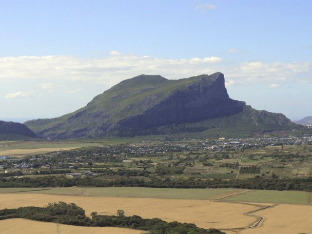 Le Corps de Garde vu des Trois Mamelles