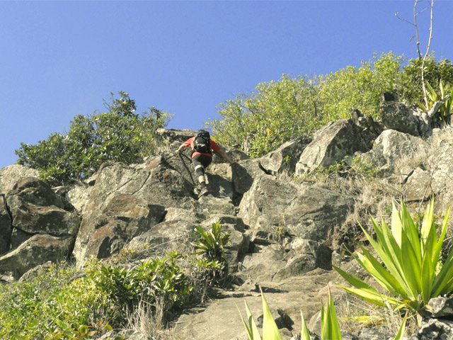 Le sommet approche. Les mains sont parfois utiles.